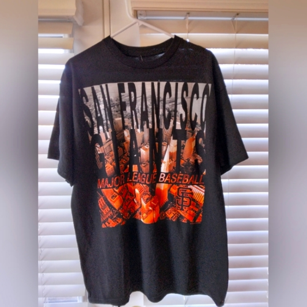 NWT-San Francisco Giants Genuine merchandise Tee